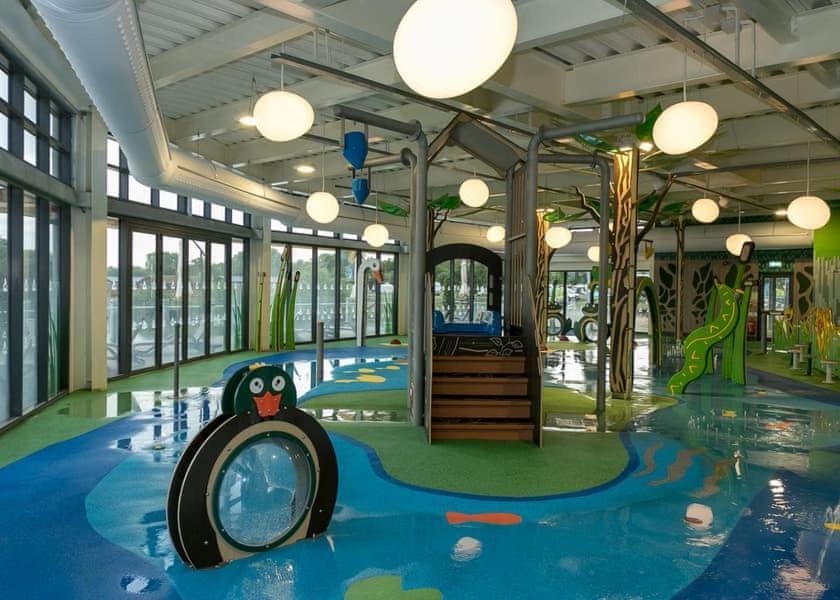 Ksr Hot Tub At Lakes Tattershall
