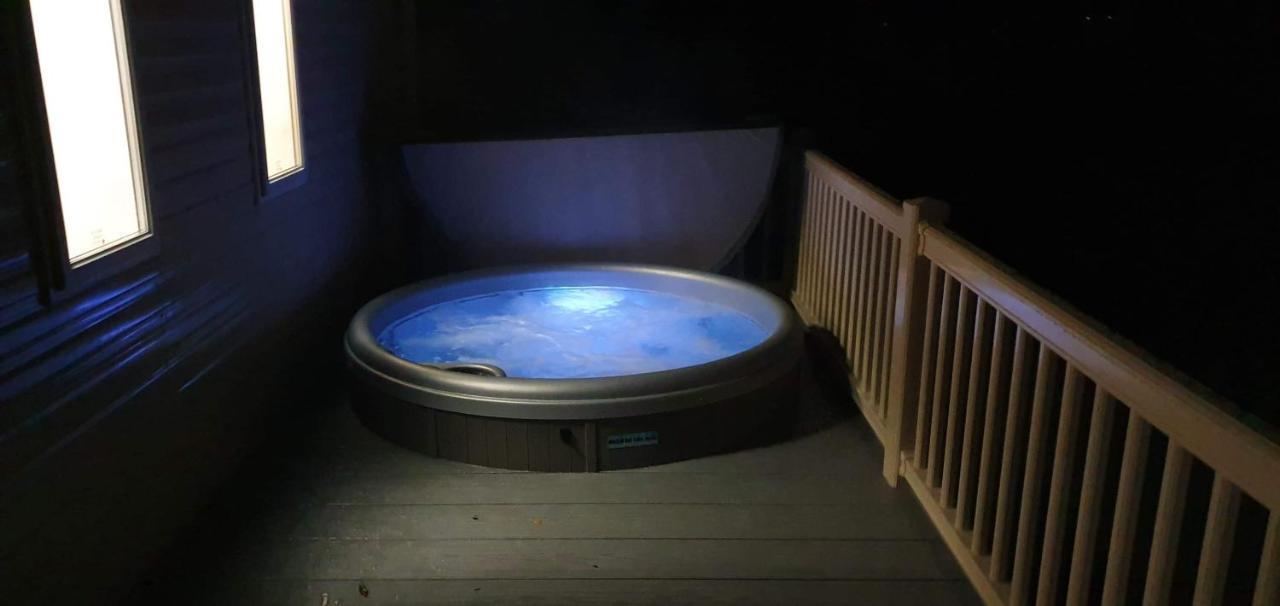 Ksr Hot Tub At Lakes Holiday home Tattershall